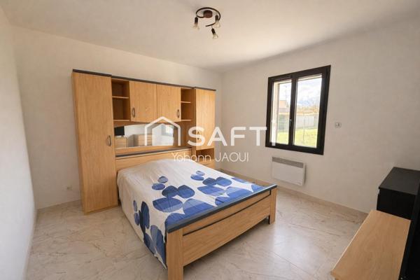 Villa contemporaine T5 neuve de plain-pied, piscine et pool-house, terrain plat de 2 117 m²