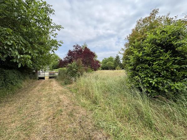 Vente Garage 2100 m2 à Vallans