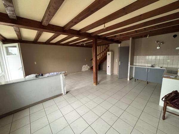 appartement avec petit espacce vert et garage