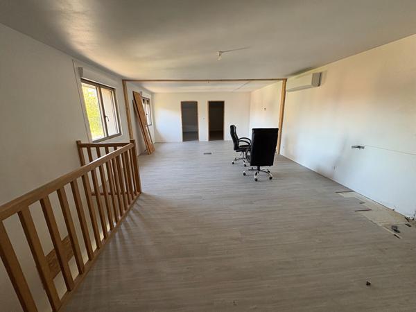 Local commercial Saint Vit 605 m2