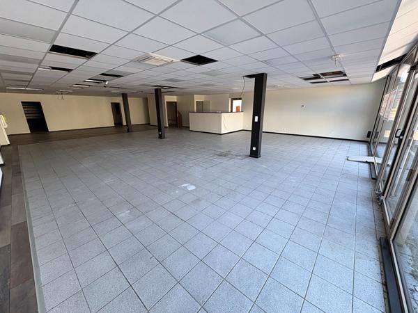 Local commercial Saint Vit 605 m2