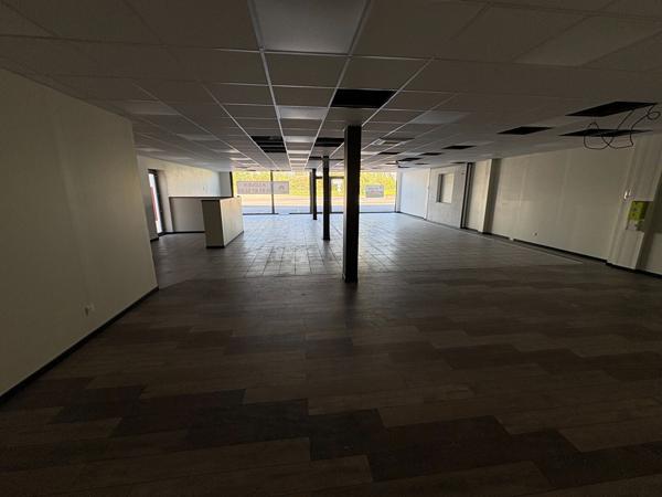 Local commercial Saint Vit 605 m2