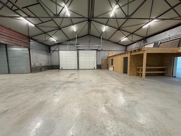 Local commercial Saint Vit 605 m2