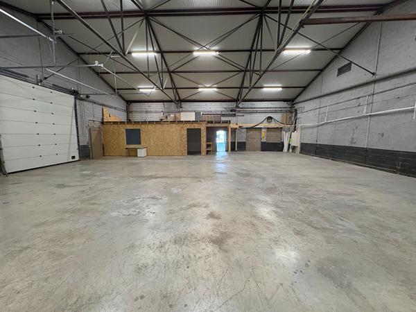 Local commercial Saint Vit 605 m2