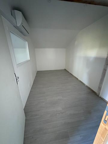 Local commercial Saint Vit 605 m2
