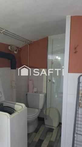 petit immeuble de deux appartement proche des grandes entreprises du Creusot et des universités .