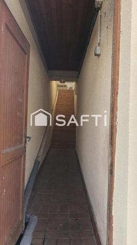 petit immeuble de deux appartement proche des grandes entreprises du Creusot et des universités .