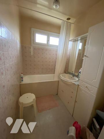 GASVILLE-OISEME, Pavillon sur sous-sol comprenant ;
Entrée, cuisine, salle de séjour salon (29...