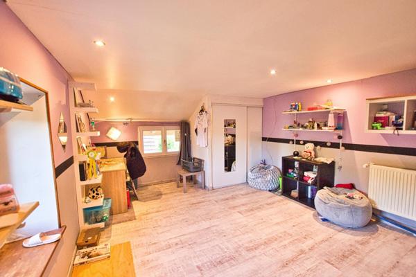 Vaste demeure familiale avec séjour de 66 m² et grand terrain