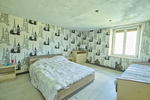 Vaste demeure familiale avec séjour de 66 m² et grand terrain