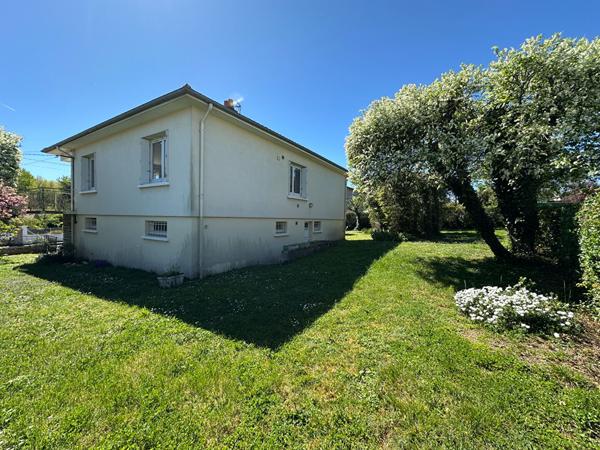 VILLEDIEU SU INDRE - Proche centre - Maison de type 4 - Ssol - jardin -terrasse