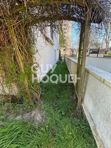REZ-DE-JARDIN 250 m² - 15 minute RER C
