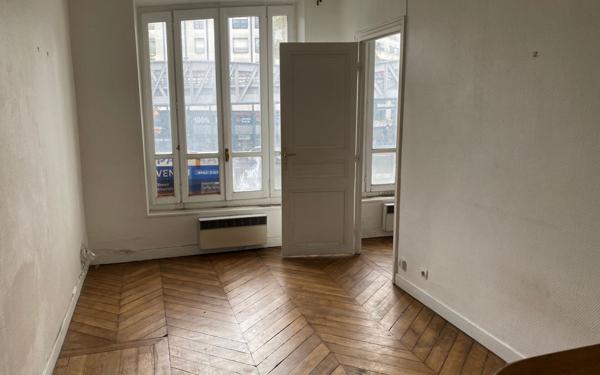 Appartement à vendre    2 pièces • 26,62 m2 Paris 10