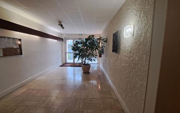 Appartement à vendre    2 pièces • 79 m2 La Rochelle