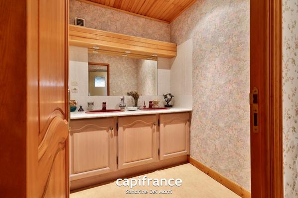 Maison sur 3 niveaux de 285m² habitables (373m² au sol) edifiée sur parcelle de 900m² avec possibilité d'appartement indépendant