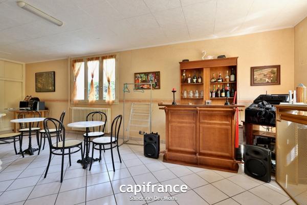 Maison sur 3 niveaux de 285m² habitables (373m² au sol) edifiée sur parcelle de 900m² avec possibilité d'appartement indépendant