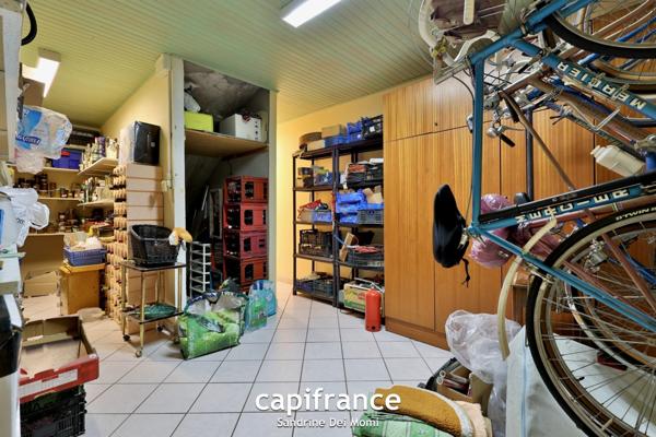 Maison sur 3 niveaux de 285m² habitables (373m² au sol) edifiée sur parcelle de 900m² avec possibilité d'appartement indépendant