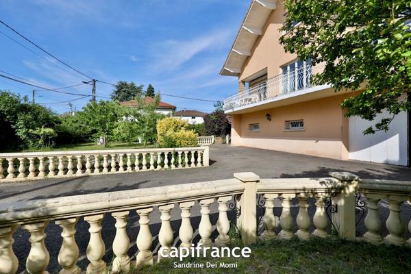 Maison sur 3 niveaux de 285m² habitables (373m² au sol) edifiée sur parcelle de 900m² avec possibilité d'appartement indépendant