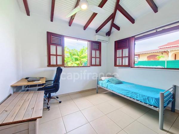 À vendre - CAPESTERRE-BELLE-EAU, maison 4 chambres + bungalow indépendant