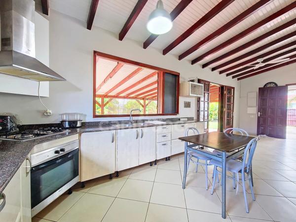 À vendre - CAPESTERRE-BELLE-EAU, maison 4 chambres + bungalow indépendant