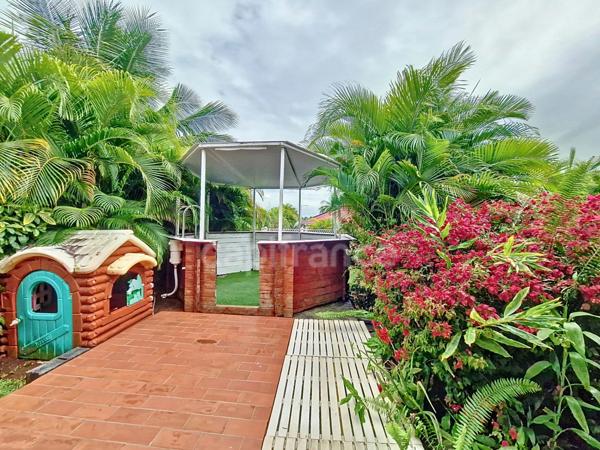 À vendre - CAPESTERRE-BELLE-EAU, maison 4 chambres + bungalow indépendant