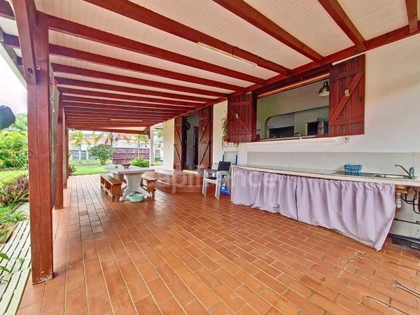 À vendre - CAPESTERRE-BELLE-EAU, maison 4 chambres + bungalow indépendant