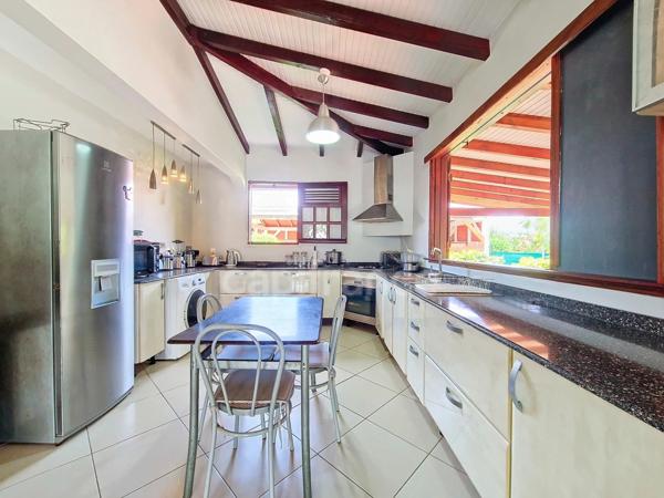 À vendre - CAPESTERRE-BELLE-EAU, maison 4 chambres + bungalow indépendant
