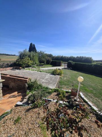 Pavillon familial avec 5 chambres, vie de plain-pied et beaux volumes – secteur Sainte-Gauburge-Sainte-Colombe
À seulement 5 minutes de Sainte-Gauburge-Sainte-Colombe , dans un secteur apprécié pour son environnement agréable et sa proximité avec les commodités, et à 15 minutes de L’Aigle et de sa gare reliant Paris-Montparnasse et à égale distance de la bretelle de l'A28,  je vous propose ce charmant pavillon familial offrant de beaux volumes et de nombreuses possibilités.
Dès l’entrée, vous découvrirez une cuisine aménagée et équipée, ainsi qu’un spacieux salon séjour chaleureux avec insert à bois tubé, idéal pour les moments en famille. Une véranda non chauffée vient compléter cet espace et permet de profiter pleinement de la luminosité et du jardin.
Le rez-de-chaussée offre une véritable possibilité de vie de plain-pied , avec trois chambres, une salle de bains équipée d’une douche, d’une baignoire et d’un bidet, ainsi qu’un WC indépendant.
À l’étage, un palier dessert un bureau, deux chambres supplémentaires, une salle de bains et un WC. Un grenier aménageable d’environ 45 m² constitue un véritable potentiel supplémentaire pour créer de nouveaux espaces selon vos envies : chambres, salle de jeux, bureau ou espace de loisirs.
La maison bénéficie également d’un sous-sol complet , composé d’un atelier, d’une chaufferie et d’un garage. Une partie du sous-sol permet de stationner des véhicules de grande hauteur, notamment un camping-car , un atout particulièrement appréciable.
À l’extérieur, vous profiterez d’un terrain entièrement clos et arboré , offrant un cadre agréable et préservé. Une terrasse exposée plein sud, équipée d’un store banne, vous permettra de profiter des beaux jours en toute tranquillité.
À l’arrière de la propriété, vous disposerez également d’un hangar de stockage, ainsi que d’une seconde dépendance en sous-sol, pouvant notamment accueillir un véhicule.
Un bien familial aux multiples atouts : 5 chambres, vie de plain-pied, sous-sol, grenier aménageable, dépendances et terrain clos et arboré, assainissement individuel conforme.
Sa proximité immédiate de Sainte-Gauburge-Sainte-Colombe , ainsi que son accès rapide à L’Aigle et à sa gare en direction de Paris Montparnasse, en font une propriété idéale pour une famille souhaitant profiter d’un environnement agréable tout en restant facilement connectée aux principaux services et transports.
