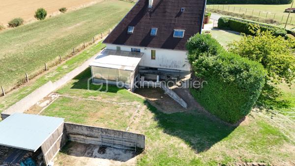 Pavillon familial avec 5 chambres, vie de plain-pied et beaux volumes – secteur Sainte-Gauburge-Sainte-Colombe
À seulement 5 minutes de Sainte-Gauburge-Sainte-Colombe , dans un secteur apprécié pour son environnement agréable et sa proximité avec les commodités, et à 15 minutes de L’Aigle et de sa gare reliant Paris-Montparnasse et à égale distance de la bretelle de l'A28,  je vous propose ce charmant pavillon familial offrant de beaux volumes et de nombreuses possibilités.
Dès l’entrée, vous découvrirez une cuisine aménagée et équipée, ainsi qu’un spacieux salon séjour chaleureux avec insert à bois tubé, idéal pour les moments en famille. Une véranda non chauffée vient compléter cet espace et permet de profiter pleinement de la luminosité et du jardin.
Le rez-de-chaussée offre une véritable possibilité de vie de plain-pied , avec trois chambres, une salle de bains équipée d’une douche, d’une baignoire et d’un bidet, ainsi qu’un WC indépendant.
À l’étage, un palier dessert un bureau, deux chambres supplémentaires, une salle de bains et un WC. Un grenier aménageable d’environ 45 m² constitue un véritable potentiel supplémentaire pour créer de nouveaux espaces selon vos envies : chambres, salle de jeux, bureau ou espace de loisirs.
La maison bénéficie également d’un sous-sol complet , composé d’un atelier, d’une chaufferie et d’un garage. Une partie du sous-sol permet de stationner des véhicules de grande hauteur, notamment un camping-car , un atout particulièrement appréciable.
À l’extérieur, vous profiterez d’un terrain entièrement clos et arboré , offrant un cadre agréable et préservé. Une terrasse exposée plein sud, équipée d’un store banne, vous permettra de profiter des beaux jours en toute tranquillité.
À l’arrière de la propriété, vous disposerez également d’un hangar de stockage, ainsi que d’une seconde dépendance en sous-sol, pouvant notamment accueillir un véhicule.
Un bien familial aux multiples atouts : 5 chambres, vie de plain-pied, sous-sol, grenier aménageable, dépendances et terrain clos et arboré, assainissement individuel conforme.
Sa proximité immédiate de Sainte-Gauburge-Sainte-Colombe , ainsi que son accès rapide à L’Aigle et à sa gare en direction de Paris Montparnasse, en font une propriété idéale pour une famille souhaitant profiter d’un environnement agréable tout en restant facilement connectée aux principaux services et transports.