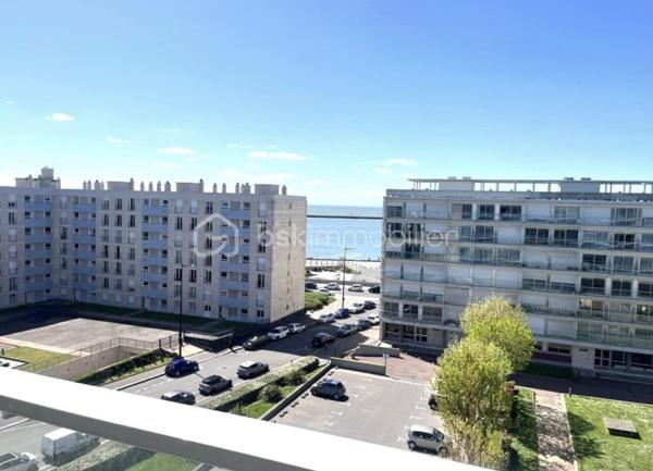 Le havre magnifique appartement sur la plage avec échappée mer au 6 eme et dernier étage avec ascenseur terrasse et garage. Un emplacement exceptionnel pour un cadre de vie privilégié. Spacieux et fonctionnel il se compose : grande entrée avec dressing et buenderie séjour salon très lumineux avec accès directement sur la terrasse plein sud , cuisine équipée et aménagée. Espace nuit : 3 chambres avec balcon et dressing 1 sdd 1 sdb 1 wc séparé. Vous bénéficiez d un parking en sous sol et un stationnement extérieur , également une cave . Un véritable atout en centre ville. Appartement idéal résidence principale ou secondaire à deux pas des commodités. Cadre de vie exceptionnel ! À découvrir rapidement 💐 contactez moi pour organiser une visite !