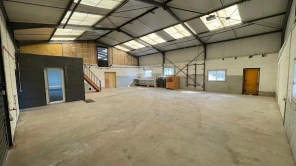 Vente                                                      Local commercial
                        
                                         300 m2                     à Bertrichamps