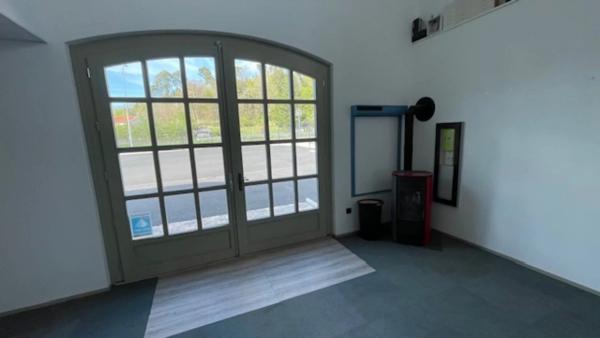 Vente                                                      Local commercial
                        
                                         300 m2                     à Bertrichamps