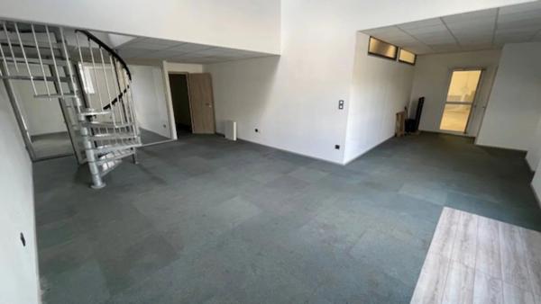 Vente                                                      Local commercial
                        
                                         300 m2                     à Bertrichamps