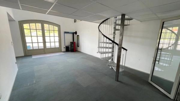 Vente                                                      Local commercial
                        
                                         300 m2                     à Bertrichamps