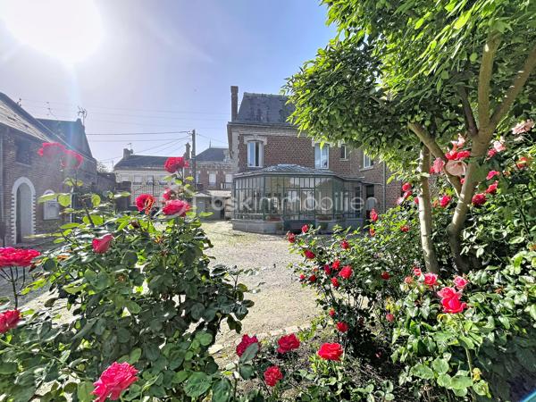 A 20 mins de Saint Quentin, dans une commune avec toutes les commodités nécessaires, cet ensemble immobilier est idéal pour les passionnés de chevaux ou personne ayant un projet agricole, touristique  ou dans l'événementiel ...

Composé d'une maison d'habitation , pleine de charme avec ses matériaux anciens ( parquets en chevrons, cheminées en marbre ...) et de nombreuses dépendances ( écuries, atelier, greniers ...) , l'ensemble est actuellement exploité en centre équestre.

La maison de 280 m2 offre de beaux volumes : accessible par deux entrées différentes, vous découvrirez au rez de chaussée une spacieuse pièce de vie de 45 m2, un ou deux bureaux selon vos besoins, une cuisine aménagée, une lingerie , une véranda avec vue sur toute la cour et des toilettes.

A l'étage, un vaste palier dessert quatre chambres et une salle d'eau rénovée ainsi que des toilettes indépendants ; vous disposerez de deux autres pièces supplémentaires ( bureau ou lingerie ...)

Un grenier de + 100 m2 pourra être entièrement aménagé.

L'extérieur dispose des infra structures  suivantes :

- une carrière de 75 X 25 m
- un manège de 30 X 13
- un paddock
- plusieurs dépendances avec au total 25 boxs
- des écuries 
- un club house 
- un atelier
- une sellerie

Les greniers des dépendances servent de lieux de stockage et peuvent être exploités.

UN BIEN RARE DE PAR SON POTENTIEL ! Que vous soyez un particulier en quête d'un projet de vie ou un investisseur à la recherche d'une belle opportunité, cette propriété n'attend plus que votre imagination .... 

CONTACTEZ MOI POUR UNE VISITE