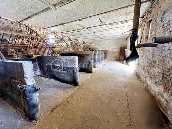 A 20 mins de Saint Quentin, dans une commune avec toutes les commodités nécessaires, cet ensemble immobilier est idéal pour les passionnés de chevaux ou personne ayant un projet agricole, touristique  ou dans l'événementiel ...

Composé d'une maison d'habitation , pleine de charme avec ses matériaux anciens ( parquets en chevrons, cheminées en marbre ...) et de nombreuses dépendances ( écuries, atelier, greniers ...) , l'ensemble est actuellement exploité en centre équestre.

La maison de 280 m2 offre de beaux volumes : accessible par deux entrées différentes, vous découvrirez au rez de chaussée une spacieuse pièce de vie de 45 m2, un ou deux bureaux selon vos besoins, une cuisine aménagée, une lingerie , une véranda avec vue sur toute la cour et des toilettes.

A l'étage, un vaste palier dessert quatre chambres et une salle d'eau rénovée ainsi que des toilettes indépendants ; vous disposerez de deux autres pièces supplémentaires ( bureau ou lingerie ...)

Un grenier de + 100 m2 pourra être entièrement aménagé.

L'extérieur dispose des infra structures  suivantes :

- une carrière de 75 X 25 m
- un manège de 30 X 13
- un paddock
- plusieurs dépendances avec au total 25 boxs
- des écuries 
- un club house 
- un atelier
- une sellerie

Les greniers des dépendances servent de lieux de stockage et peuvent être exploités.

UN BIEN RARE DE PAR SON POTENTIEL ! Que vous soyez un particulier en quête d'un projet de vie ou un investisseur à la recherche d'une belle opportunité, cette propriété n'attend plus que votre imagination .... 

CONTACTEZ MOI POUR UNE VISITE
