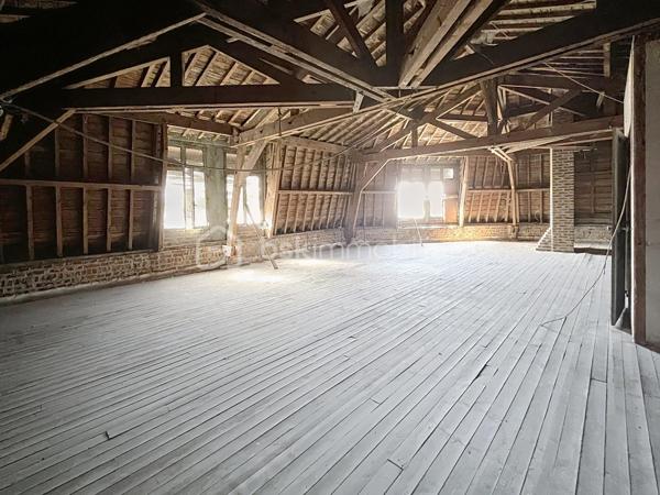 A 20 mins de Saint Quentin, dans une commune avec toutes les commodités nécessaires, cet ensemble immobilier est idéal pour les passionnés de chevaux ou personne ayant un projet agricole, touristique  ou dans l'événementiel ...

Composé d'une maison d'habitation , pleine de charme avec ses matériaux anciens ( parquets en chevrons, cheminées en marbre ...) et de nombreuses dépendances ( écuries, atelier, greniers ...) , l'ensemble est actuellement exploité en centre équestre.

La maison de 280 m2 offre de beaux volumes : accessible par deux entrées différentes, vous découvrirez au rez de chaussée une spacieuse pièce de vie de 45 m2, un ou deux bureaux selon vos besoins, une cuisine aménagée, une lingerie , une véranda avec vue sur toute la cour et des toilettes.

A l'étage, un vaste palier dessert quatre chambres et une salle d'eau rénovée ainsi que des toilettes indépendants ; vous disposerez de deux autres pièces supplémentaires ( bureau ou lingerie ...)

Un grenier de + 100 m2 pourra être entièrement aménagé.

L'extérieur dispose des infra structures  suivantes :

- une carrière de 75 X 25 m
- un manège de 30 X 13
- un paddock
- plusieurs dépendances avec au total 25 boxs
- des écuries 
- un club house 
- un atelier
- une sellerie

Les greniers des dépendances servent de lieux de stockage et peuvent être exploités.

UN BIEN RARE DE PAR SON POTENTIEL ! Que vous soyez un particulier en quête d'un projet de vie ou un investisseur à la recherche d'une belle opportunité, cette propriété n'attend plus que votre imagination .... 

CONTACTEZ MOI POUR UNE VISITE