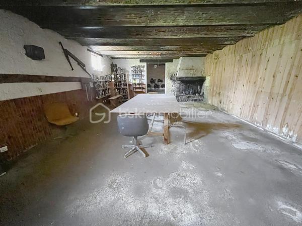 A 20 mins de Saint Quentin, dans une commune avec toutes les commodités nécessaires, cet ensemble immobilier est idéal pour les passionnés de chevaux ou personne ayant un projet agricole, touristique  ou dans l'événementiel ...

Composé d'une maison d'habitation , pleine de charme avec ses matériaux anciens ( parquets en chevrons, cheminées en marbre ...) et de nombreuses dépendances ( écuries, atelier, greniers ...) , l'ensemble est actuellement exploité en centre équestre.

La maison de 280 m2 offre de beaux volumes : accessible par deux entrées différentes, vous découvrirez au rez de chaussée une spacieuse pièce de vie de 45 m2, un ou deux bureaux selon vos besoins, une cuisine aménagée, une lingerie , une véranda avec vue sur toute la cour et des toilettes.

A l'étage, un vaste palier dessert quatre chambres et une salle d'eau rénovée ainsi que des toilettes indépendants ; vous disposerez de deux autres pièces supplémentaires ( bureau ou lingerie ...)

Un grenier de + 100 m2 pourra être entièrement aménagé.

L'extérieur dispose des infra structures  suivantes :

- une carrière de 75 X 25 m
- un manège de 30 X 13
- un paddock
- plusieurs dépendances avec au total 25 boxs
- des écuries 
- un club house 
- un atelier
- une sellerie

Les greniers des dépendances servent de lieux de stockage et peuvent être exploités.

UN BIEN RARE DE PAR SON POTENTIEL ! Que vous soyez un particulier en quête d'un projet de vie ou un investisseur à la recherche d'une belle opportunité, cette propriété n'attend plus que votre imagination .... 

CONTACTEZ MOI POUR UNE VISITE