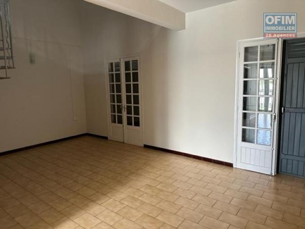 A louer appartement en duplex type F3/4 à proximité immédiat du centre vile de saint-andré
