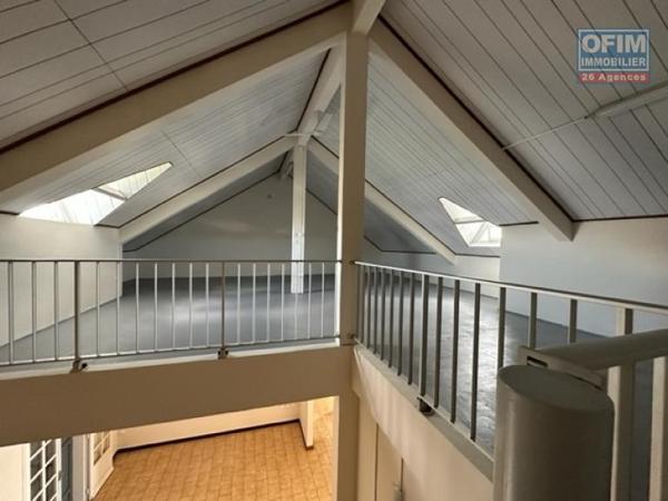 A louer appartement en duplex type F3/4 à proximité immédiat du centre vile de saint-andré