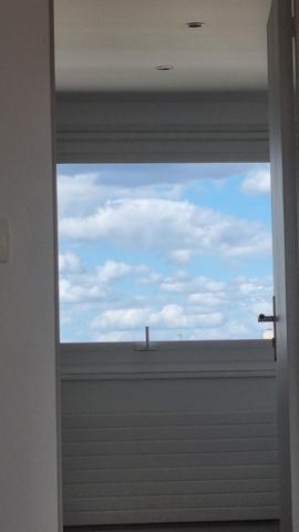 A louer PARIS 15 NORD  grand F4  traversant étage élevé balcon