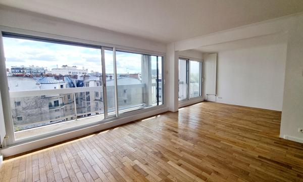 A louer PARIS 15 NORD  grand F4  traversant étage élevé balcon