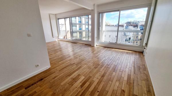 A louer PARIS 15 NORD  grand F4  traversant étage élevé balcon