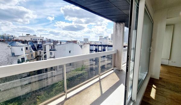 A louer PARIS 15 NORD  grand F4  traversant étage élevé balcon