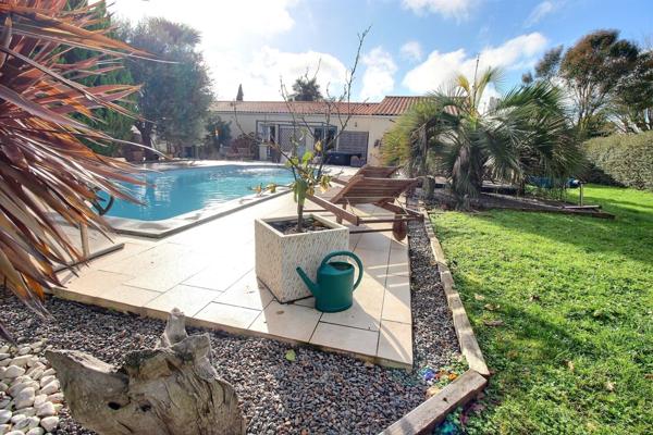Maison 4 chambres, piscine à Geay (17250) – Très bon état
