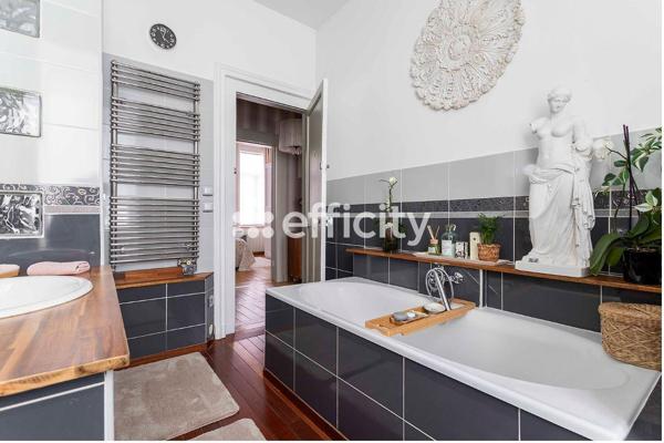 Maison
         9 pièces
        - 153 m² Exclusivité 349 000 € *