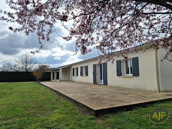 Location maison Plassac : 890 € - AJP Immobilier Pons