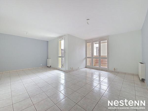 Grand appartement T3/4 de 92m² avec ascenseur, terrasse, garage et cellier à vendre au centre-ville de Castanet-Tolosan