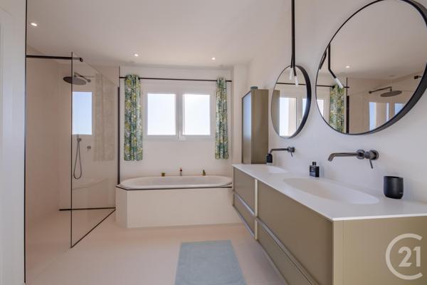 Maison à vendre  6 pièces - 220 m2 ROQUEBRUNE SUR ARGENS - 83