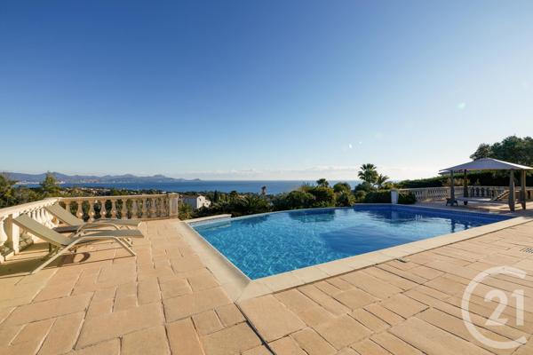 Maison à vendre  6 pièces - 220 m2 ROQUEBRUNE SUR ARGENS - 83